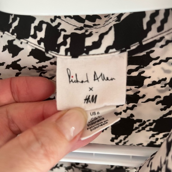 H&M Richard Allen collab shirt. Very trendy black and white! - Picture 3 of 6